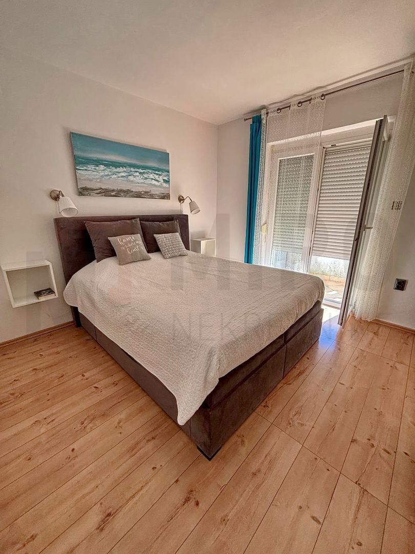 Mesto Krk, čudovito opremljeno trosobno stanovanje s pogledom na morje!