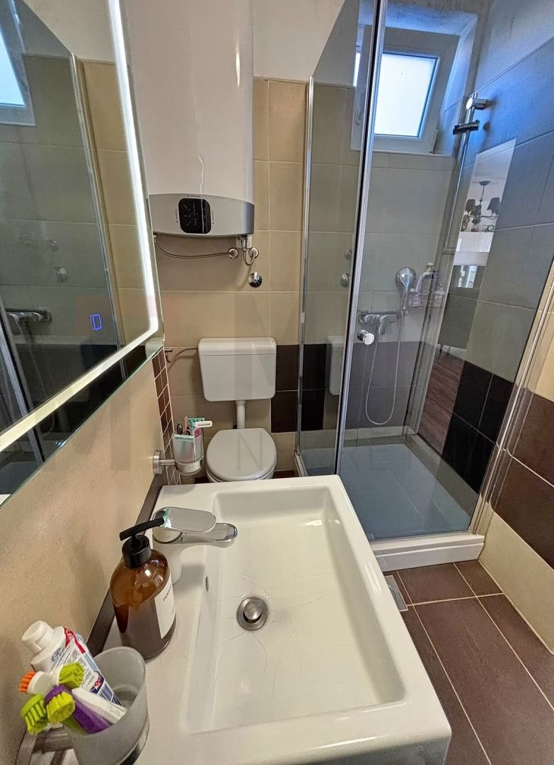 Mesto Krk, čudovito opremljeno trosobno stanovanje s pogledom na morje!