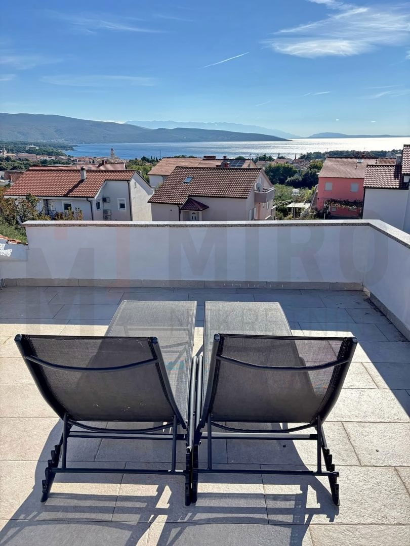 Mesto Krk, čudovito opremljeno trosobno stanovanje s pogledom na morje!