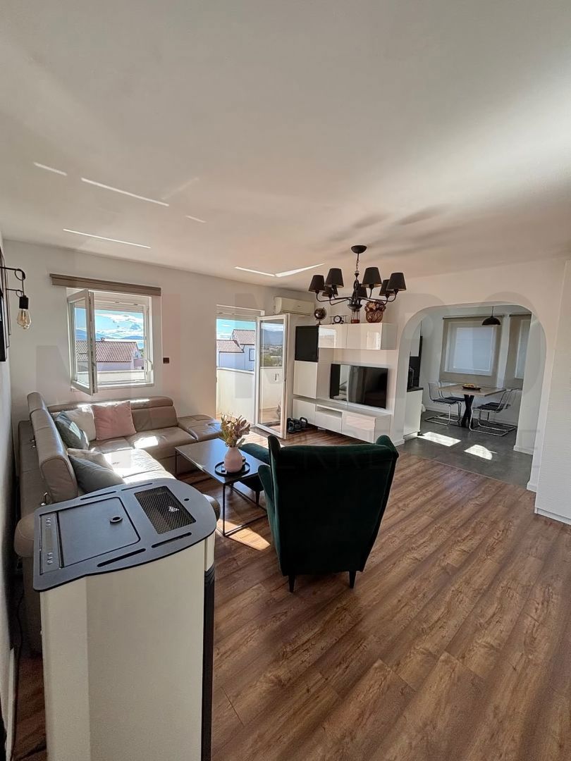 Mesto Krk, čudovito opremljeno trosobno stanovanje s pogledom na morje!