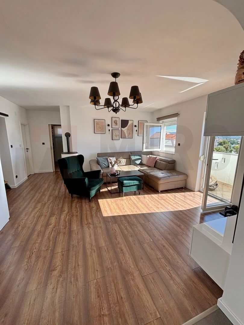 Mesto Krk, čudovito opremljeno trosobno stanovanje s pogledom na morje!