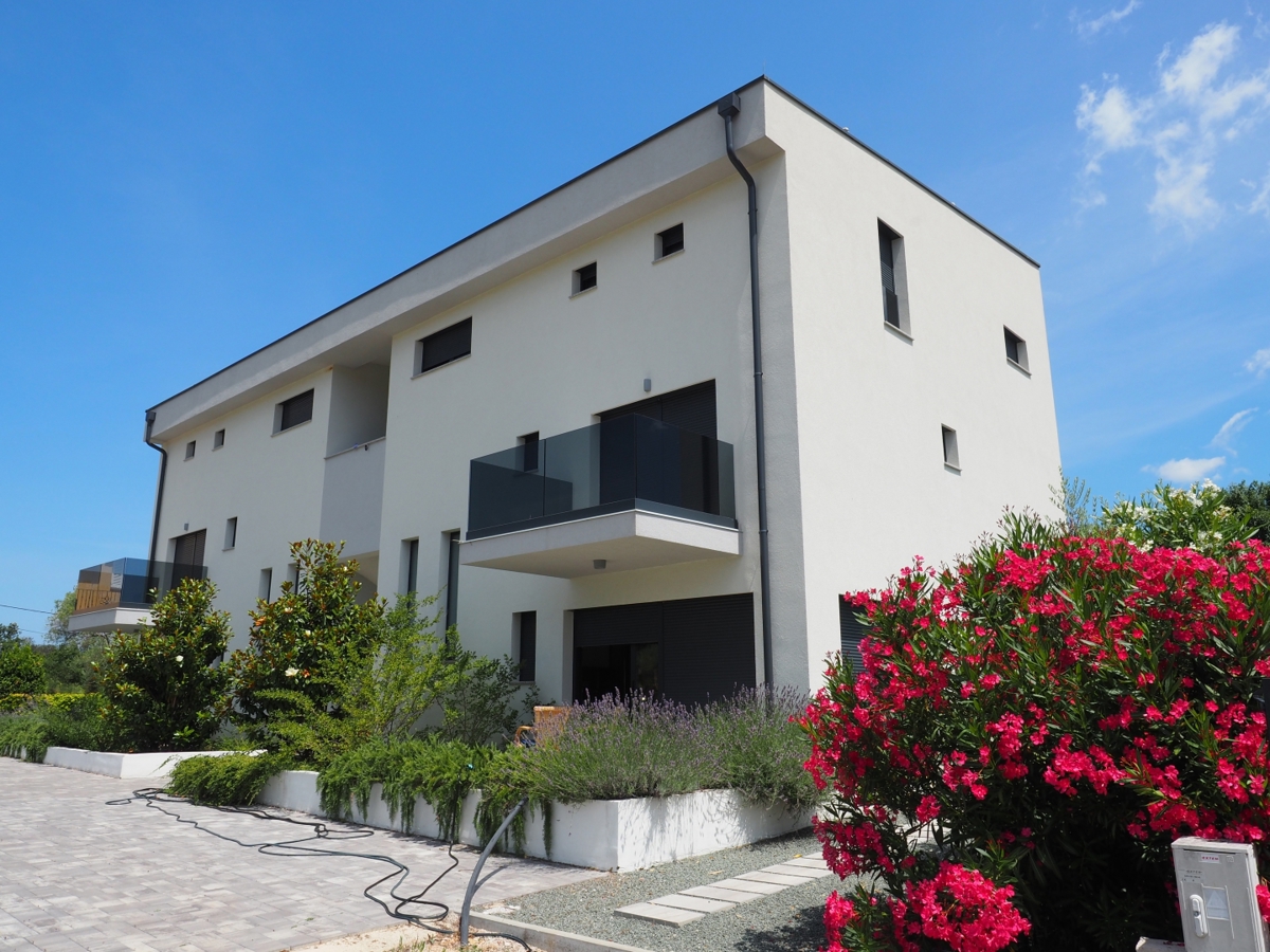 Malinska, nov dvoetažni apartma z bazenom blizu morja, PRODAJA!