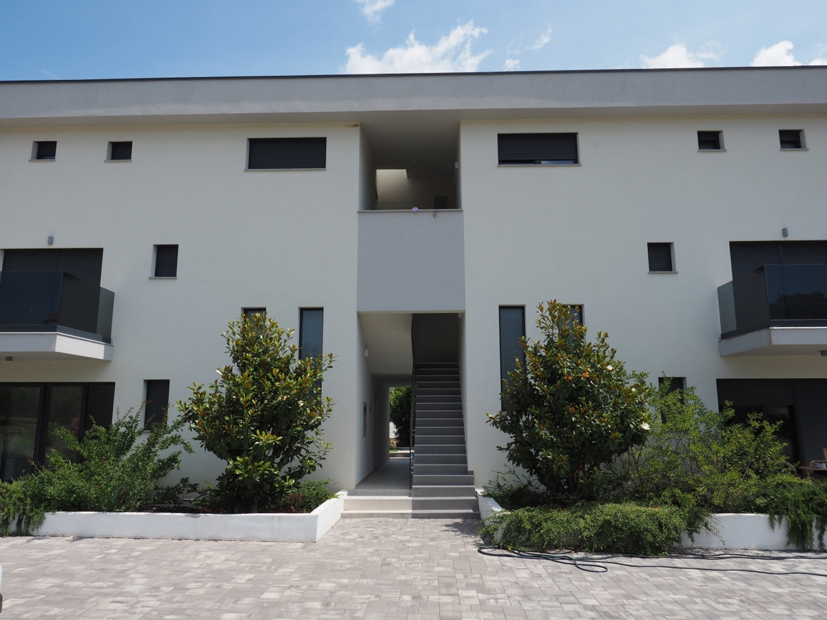 Malinska, nov dvoetažni apartma z bazenom blizu morja, PRODAJA!