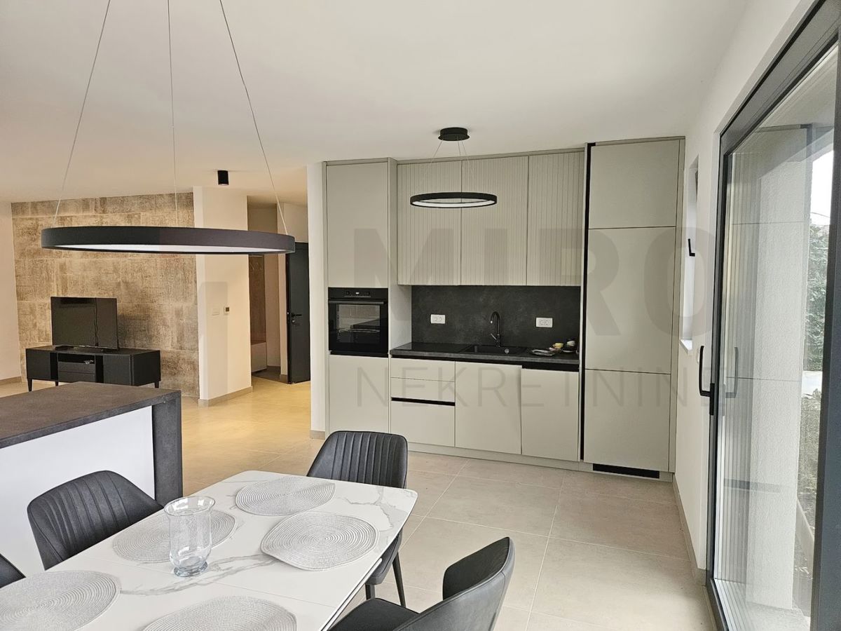 Malinska, nov dvoetažni apartma z bazenom blizu morja, PRODAJA!