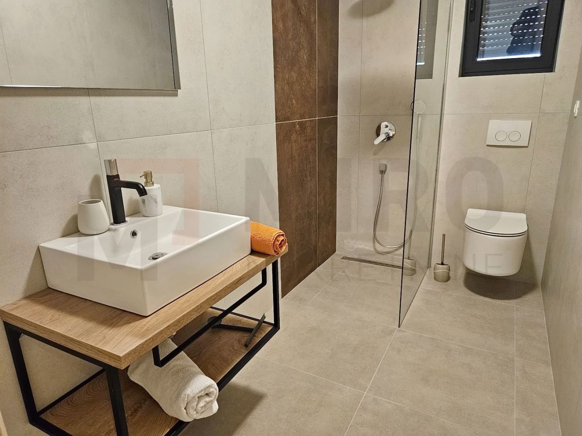 Malinska, nov dvoetažni apartma z bazenom blizu morja, PRODAJA!