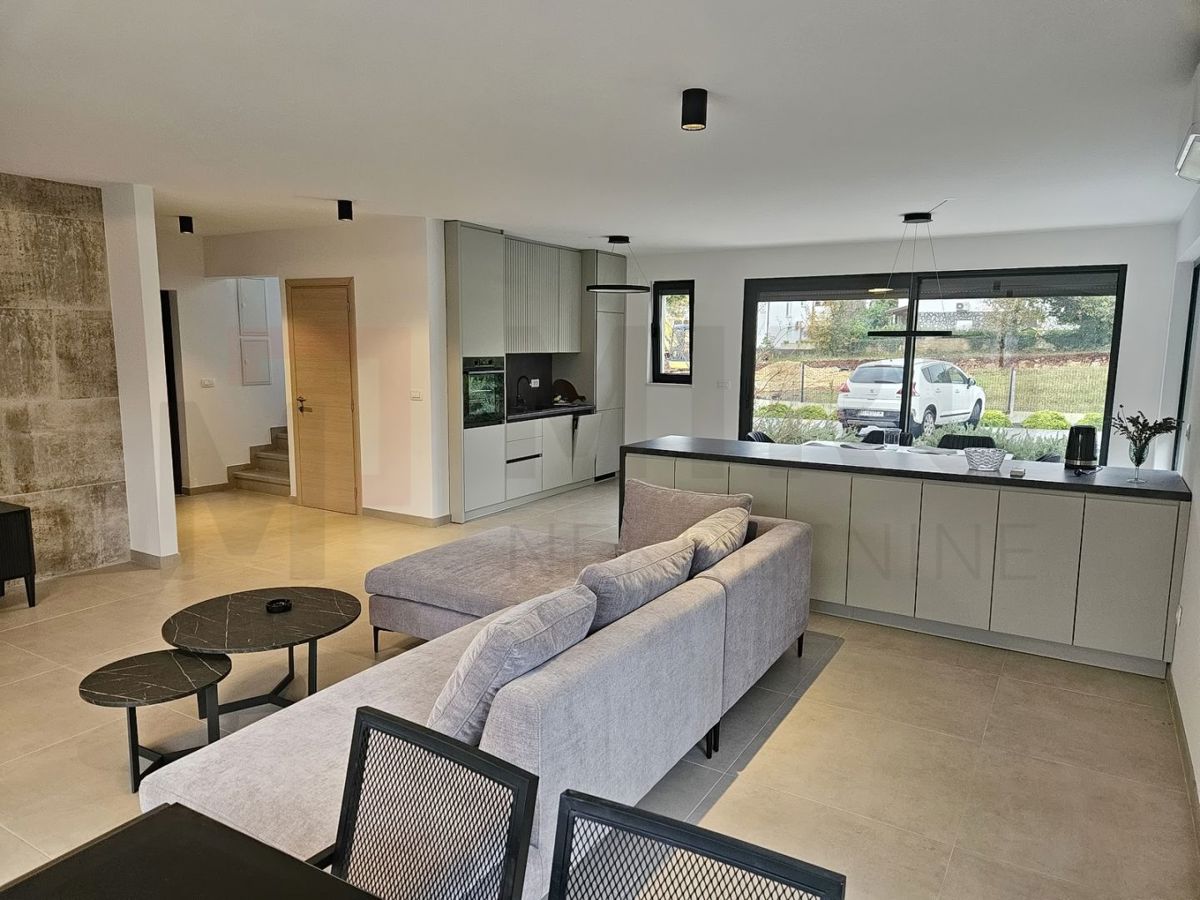 Malinska, nov dvoetažni apartma z bazenom blizu morja, PRODAJA!