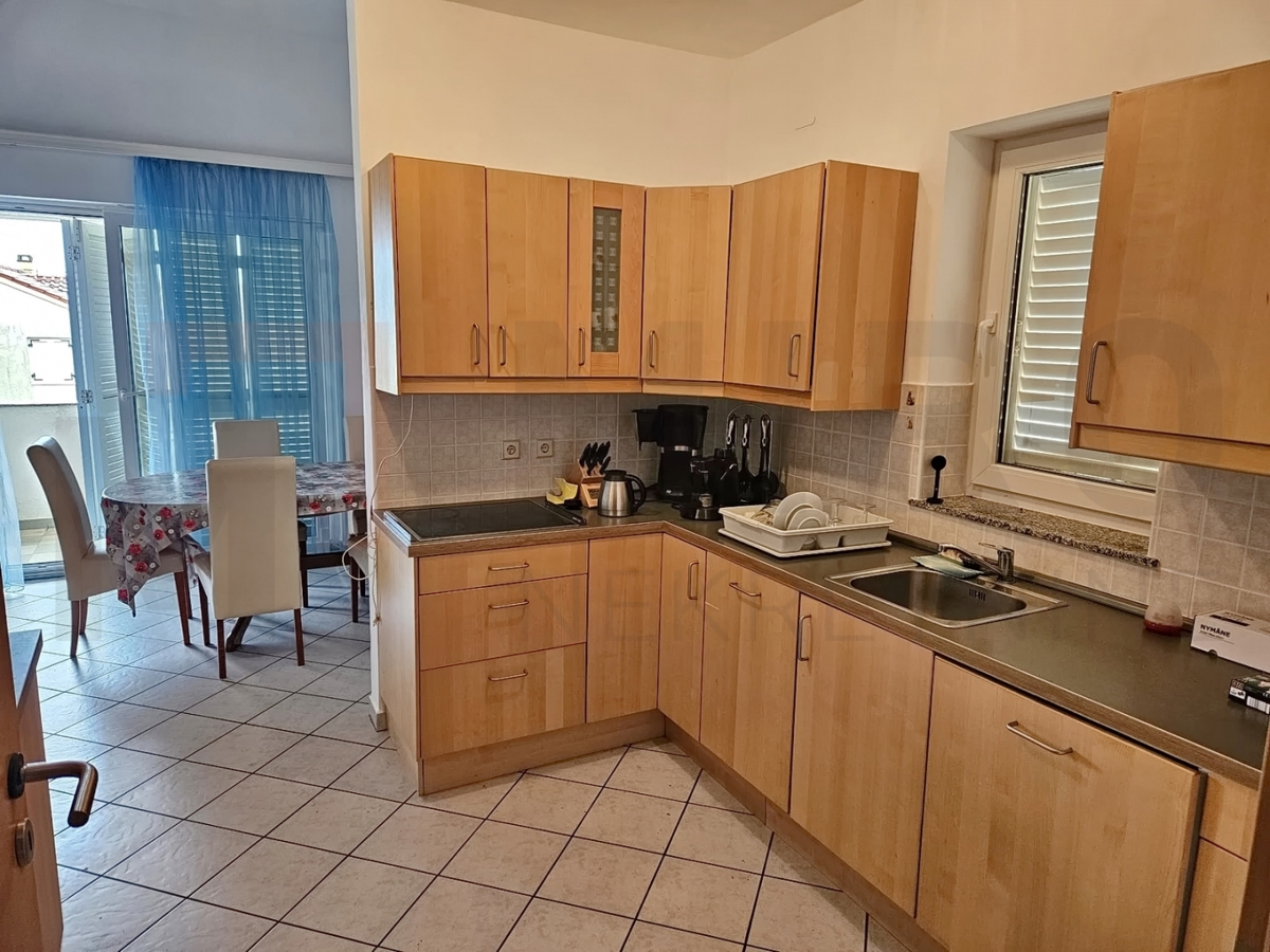 Malinska, dvoetažni apartma na odlični lokaciji, PRODAJA!