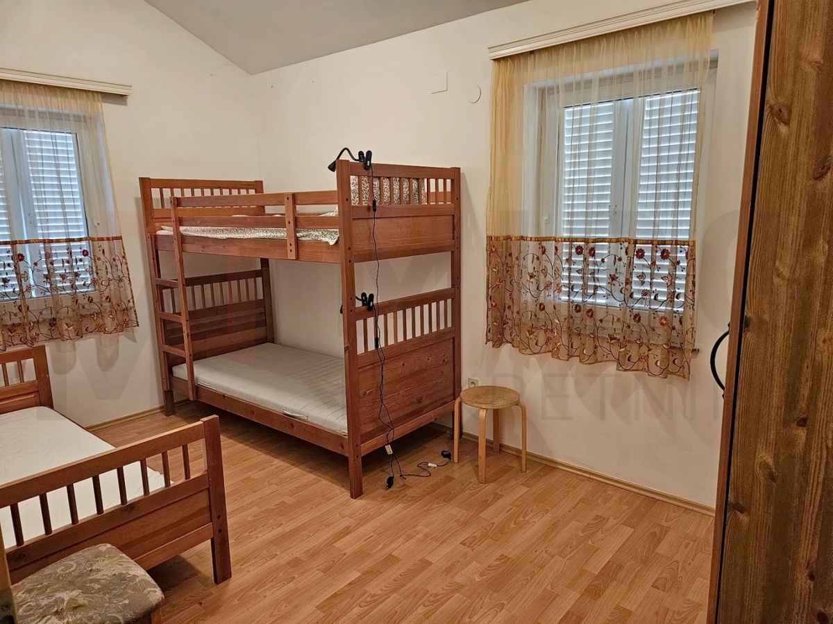 Malinska, dvoetažni apartma na odlični lokaciji, PRODAJA!