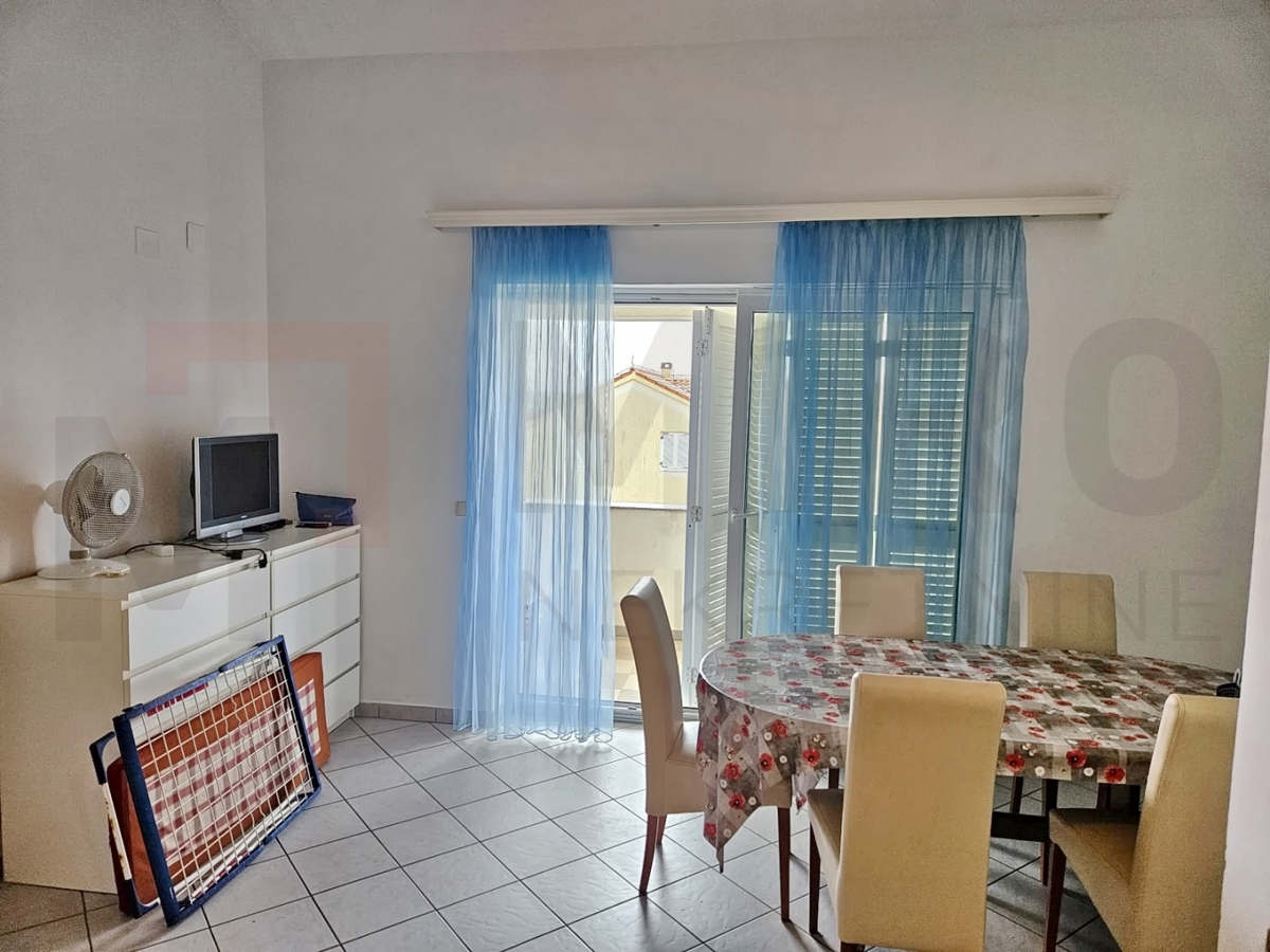 Malinska, dvoetažni apartma na odlični lokaciji, PRODAJA!