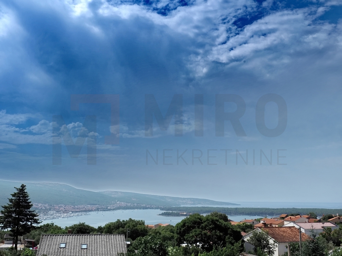 Mesto Krk, okolica, moderna novogradnja z bazenom in panoramskim pogledom na morje
