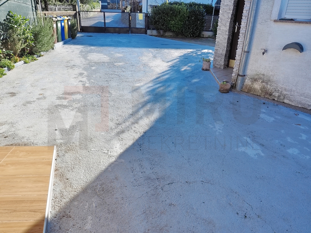 Malinska, dvojček s 4 apartmaji in pogledom na morje, PRODAJA!