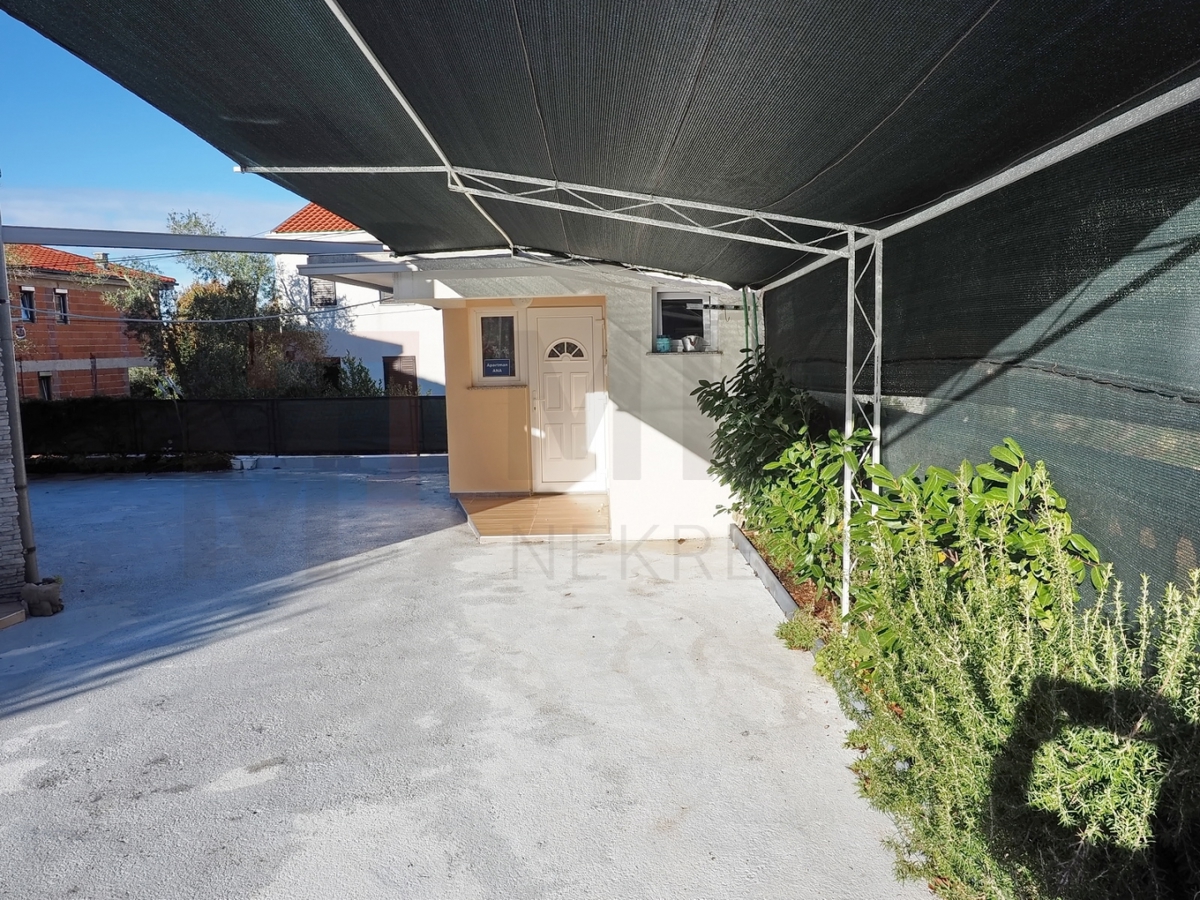 Malinska, dvojček s 4 apartmaji in pogledom na morje, PRODAJA!