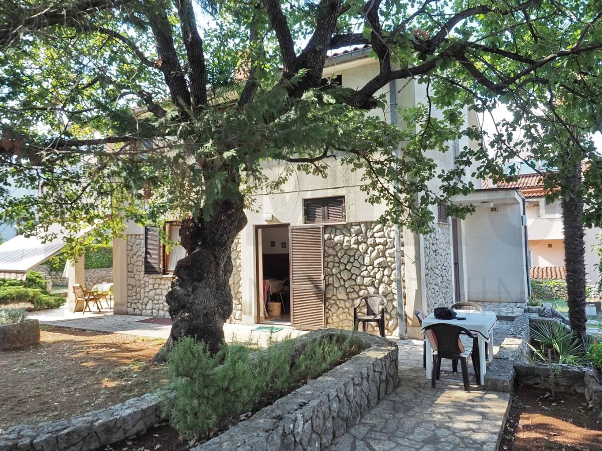 Malinska, samostojna hiša z velikim vrtom in pogledom na morje!