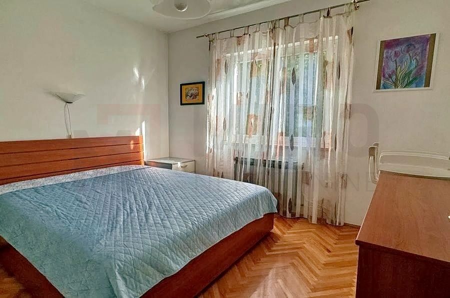 Polno, udobno stanovanje na odlični lokaciji 100 m od morja!