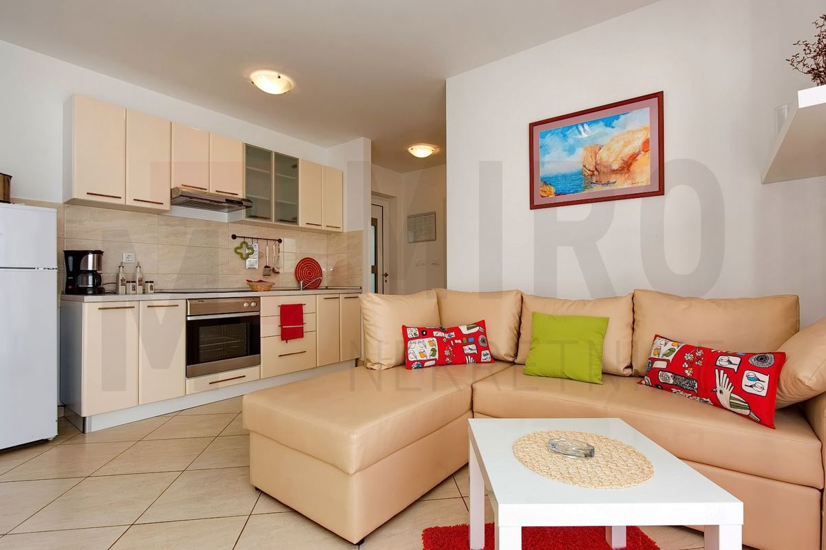 Uvala Soline, opremljen apartma v pritličju 50m od plaže!