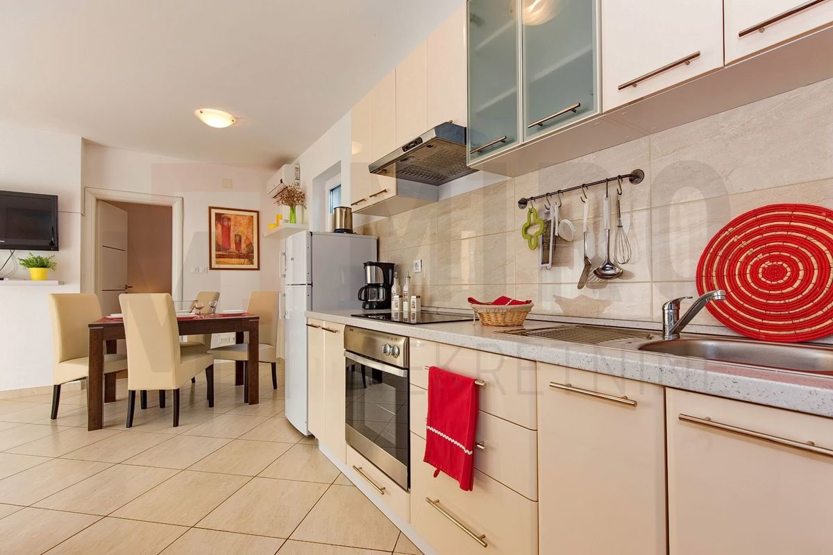 Uvala Soline, opremljen apartma v pritličju 50m od plaže!