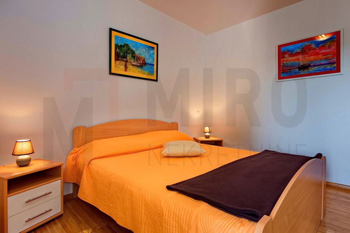 Uvala Soline, opremljen apartma v pritličju 50m od plaže!