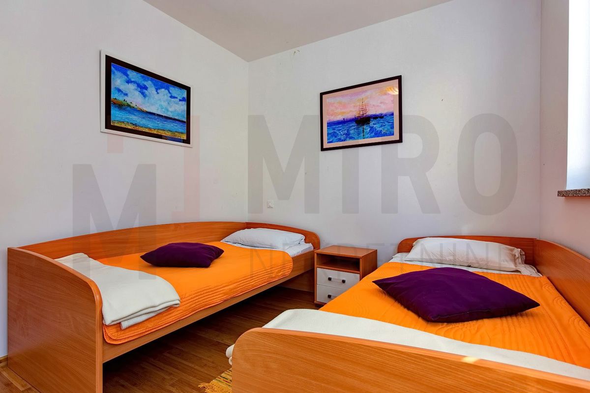 Uvala Soline, opremljen apartma v pritličju 50m od plaže!