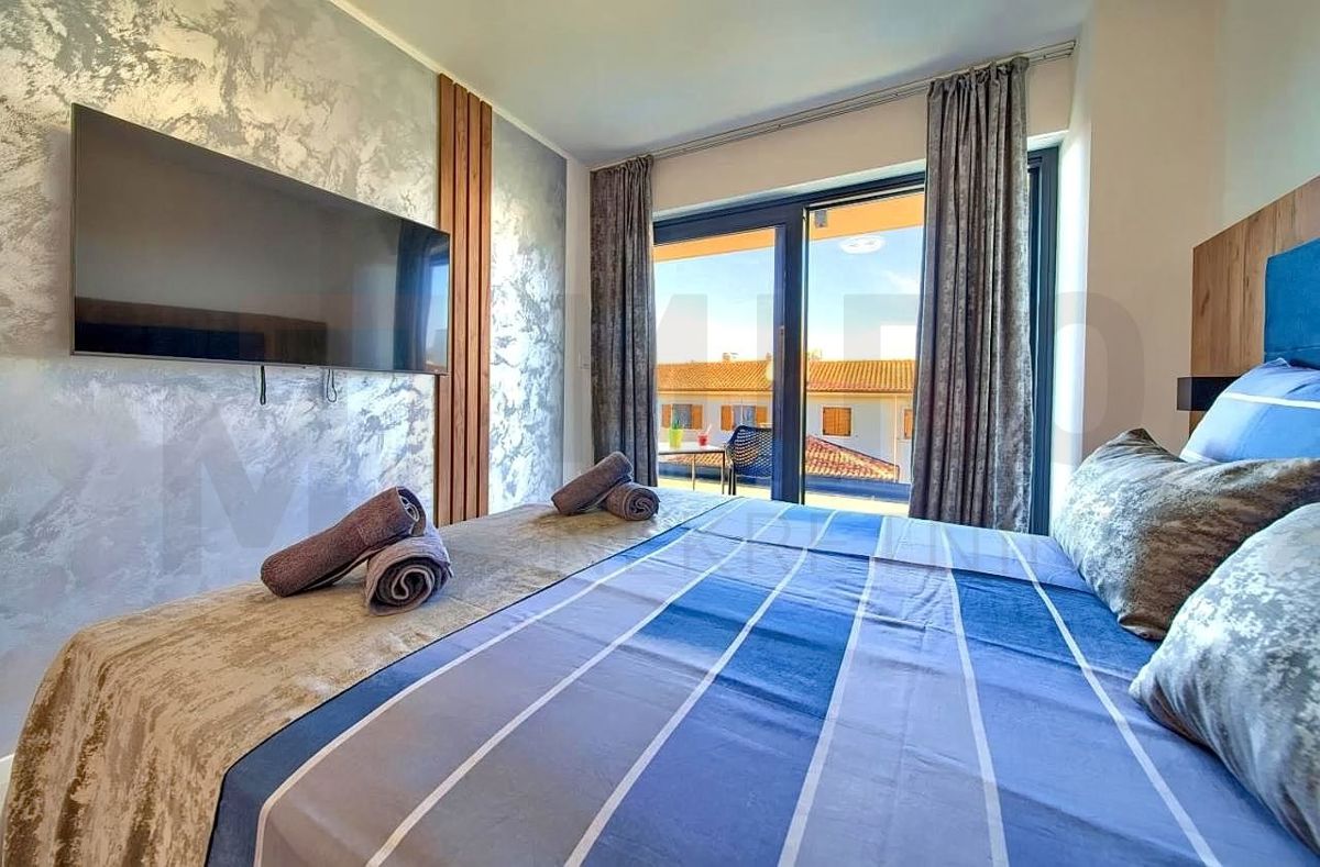 Malinska, udoben dvoetažni apartma z bazenom in vrtom!