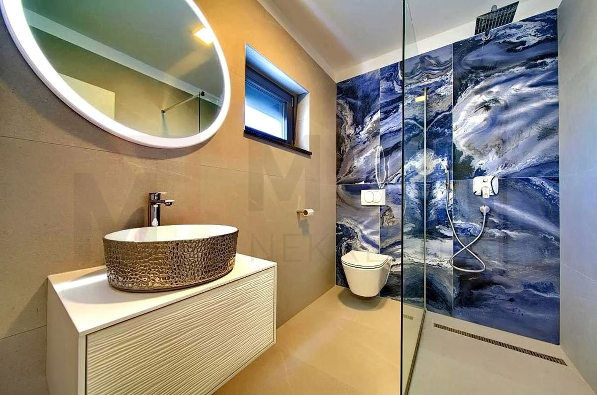 Malinska, udoben dvoetažni apartma z bazenom in vrtom!