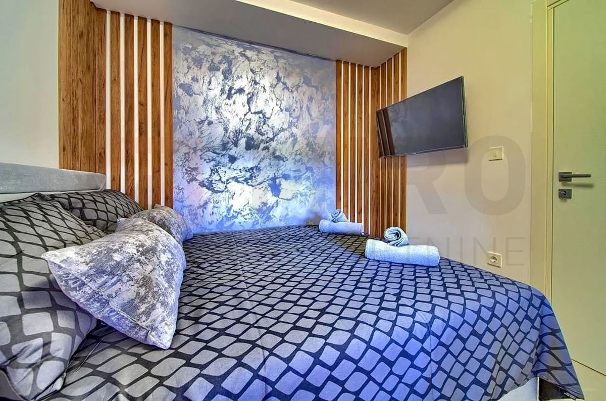 Malinska, udoben dvoetažni apartma z bazenom in vrtom!