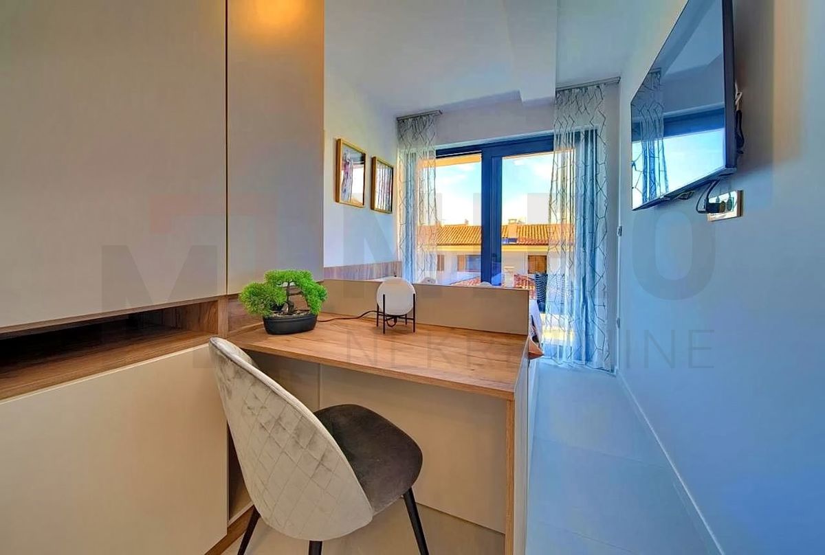 Malinska, udoben dvoetažni apartma z bazenom in vrtom!