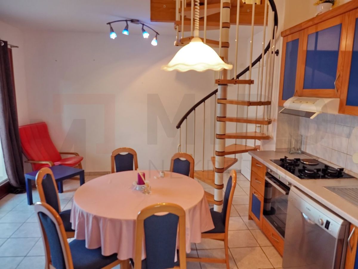 Malinska, opremljen dvoetažni apartma s pogledom na morje!