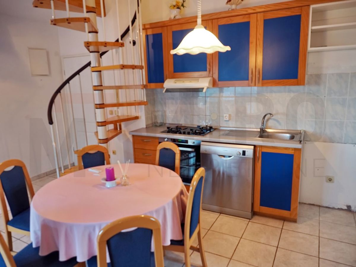 Malinska, opremljen dvoetažni apartma s pogledom na morje!