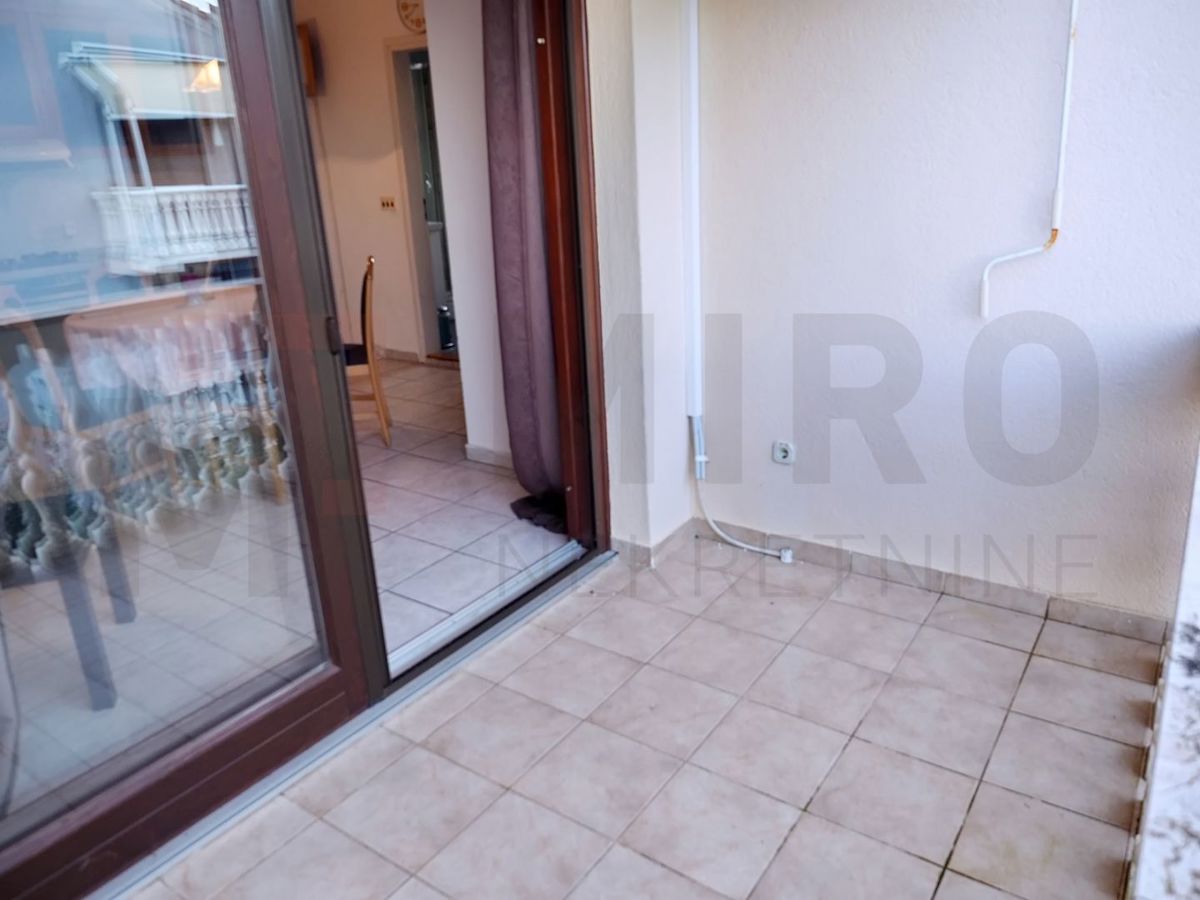 Malinska, opremljen dvoetažni apartma s pogledom na morje!