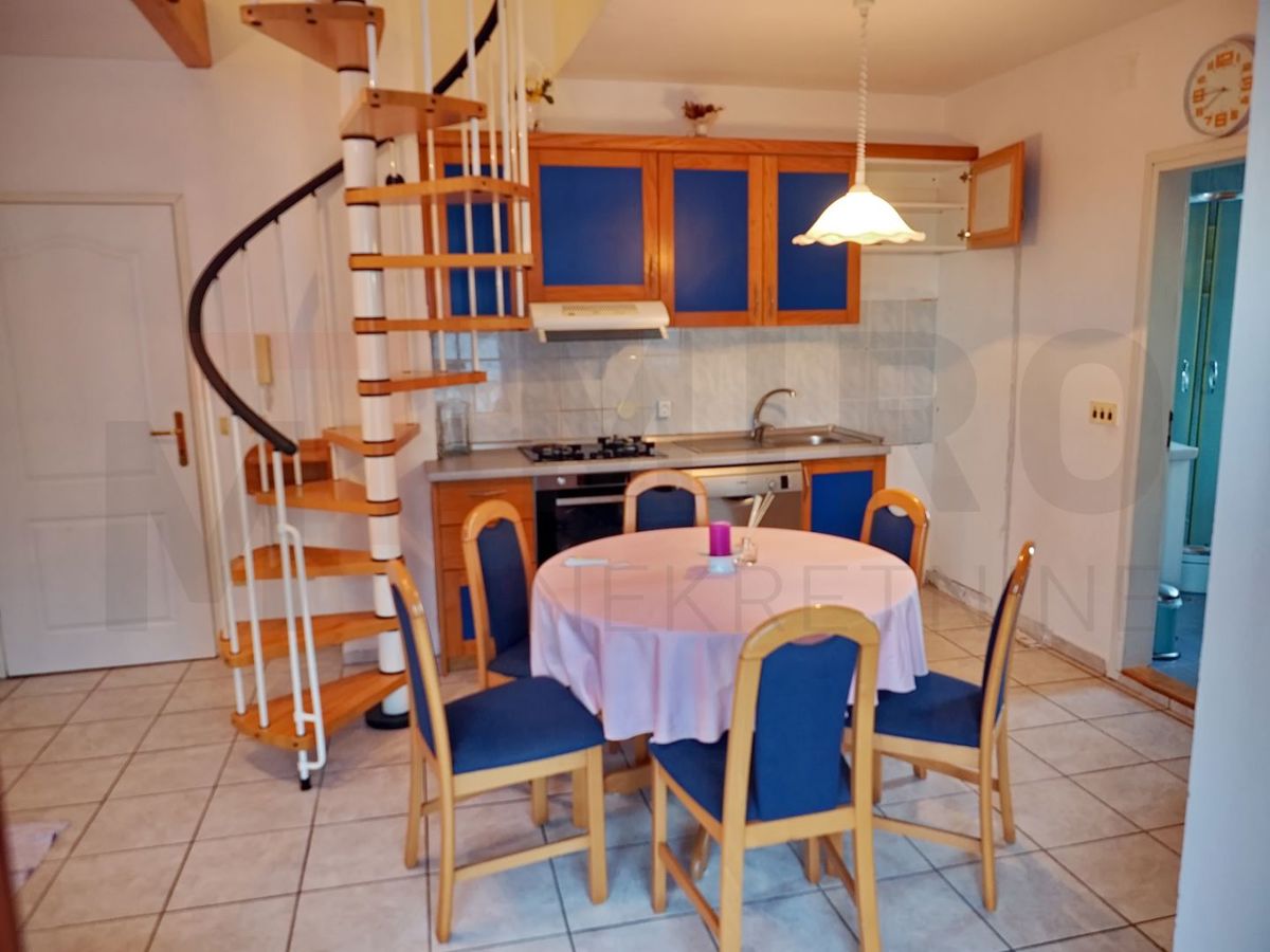 Malinska, opremljen dvoetažni apartma s pogledom na morje!