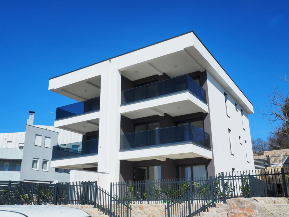 Omišalj, nov penthouse na atraktivni lokaciji 150m od plaže!