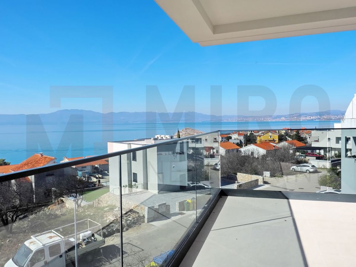 Omišalj, nov penthouse na atraktivni lokaciji 150m od plaže!