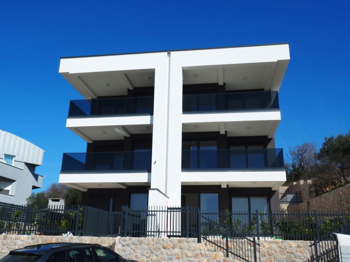 Omišalj, nov penthouse na atraktivni lokaciji 150m od plaže!