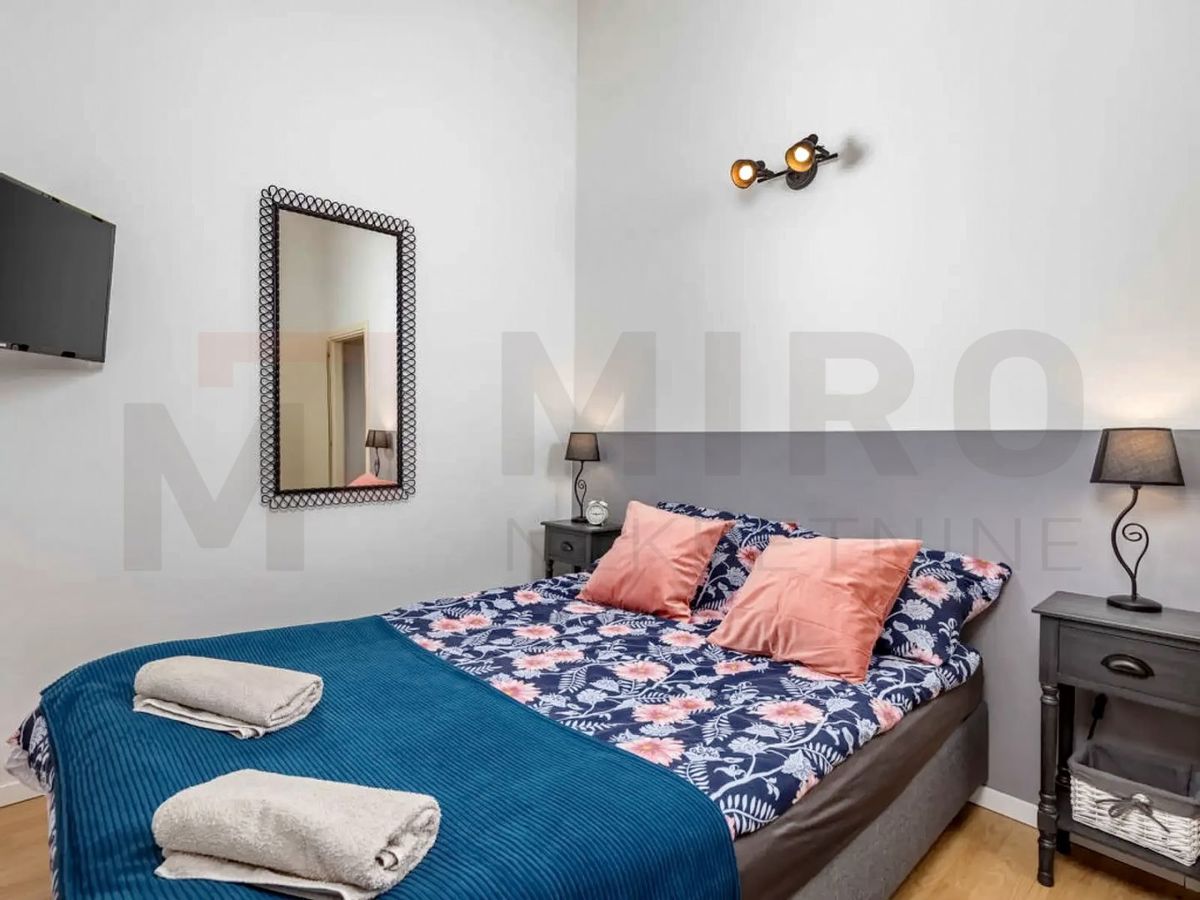 Uvala Soline, polsamostojna hiša z bazenom na mirni lokaciji!