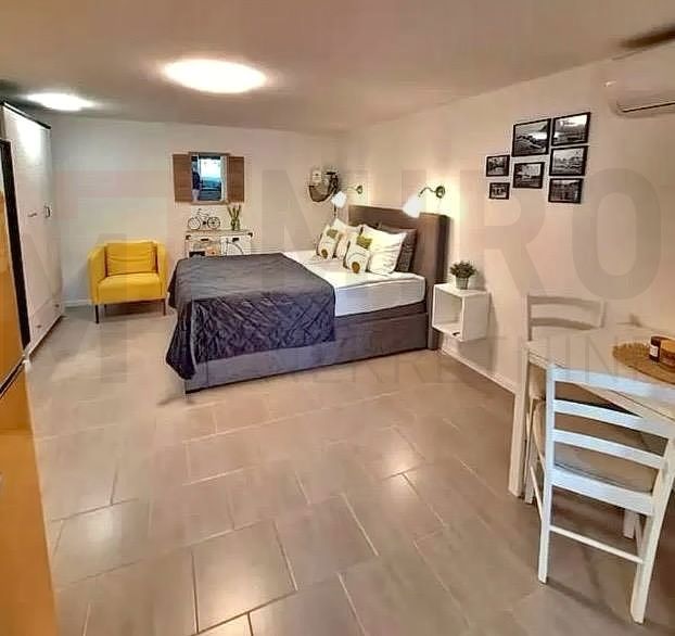 Mesto Krk, opremljeno stanovanje v kleti z vrtom!