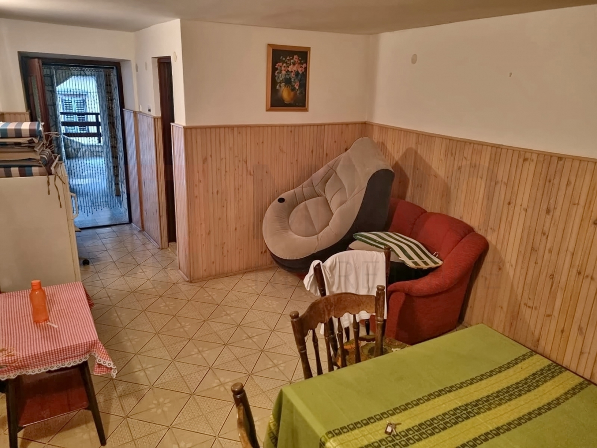 Baška, adaptirana kamnita hiša v nizu, PRODAJA!