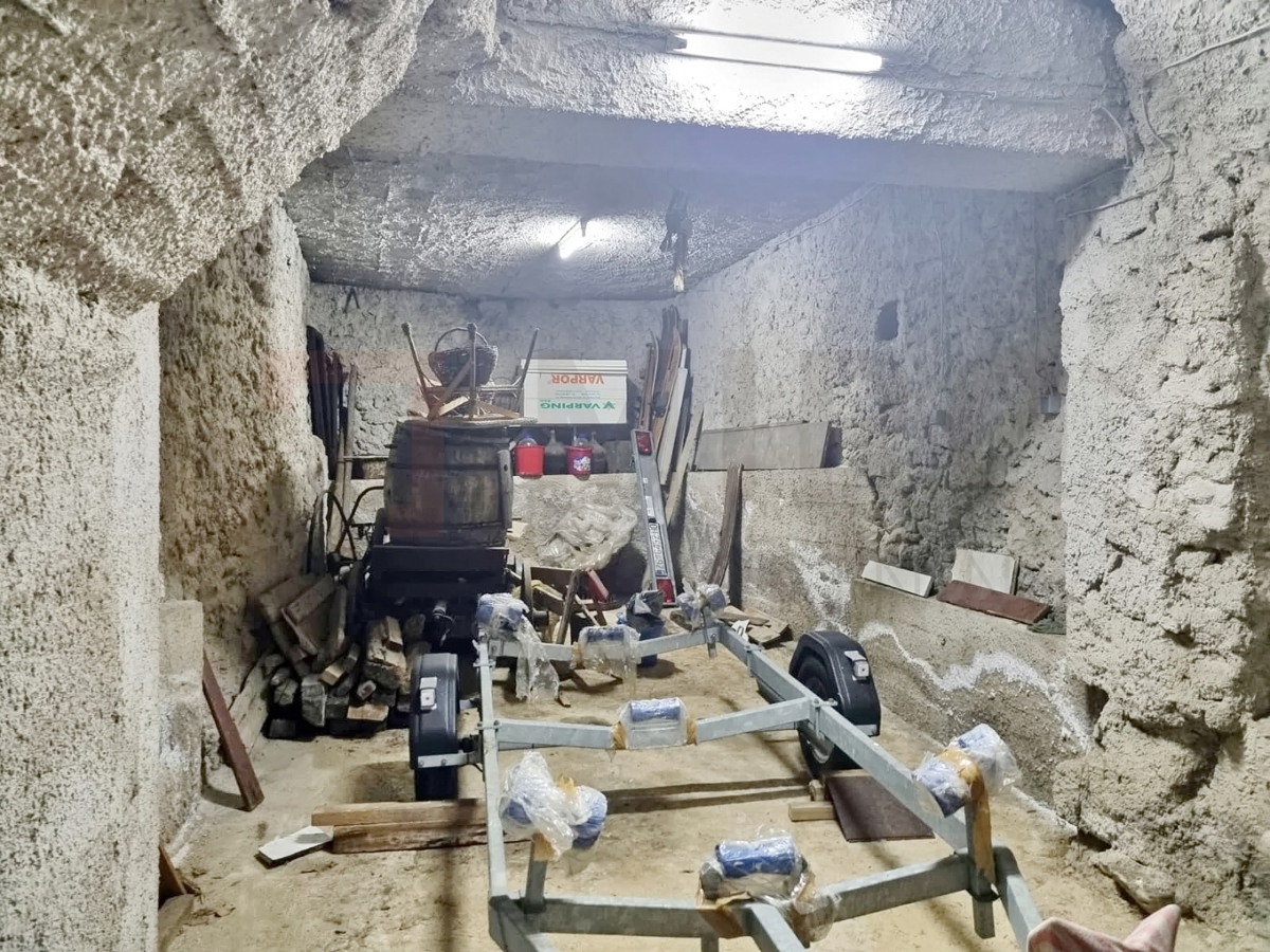 Baška, adaptirana kamnita hiša v nizu, PRODAJA!