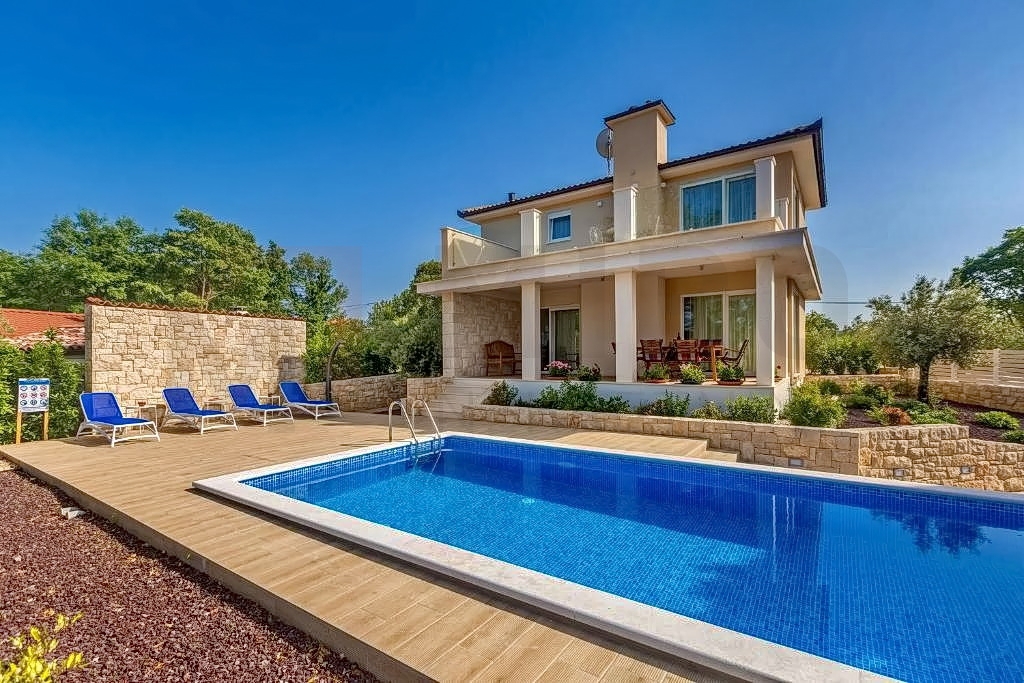 Malinska, okolica, mediteranska kamnita vila z bazenom in pogledom na morje!