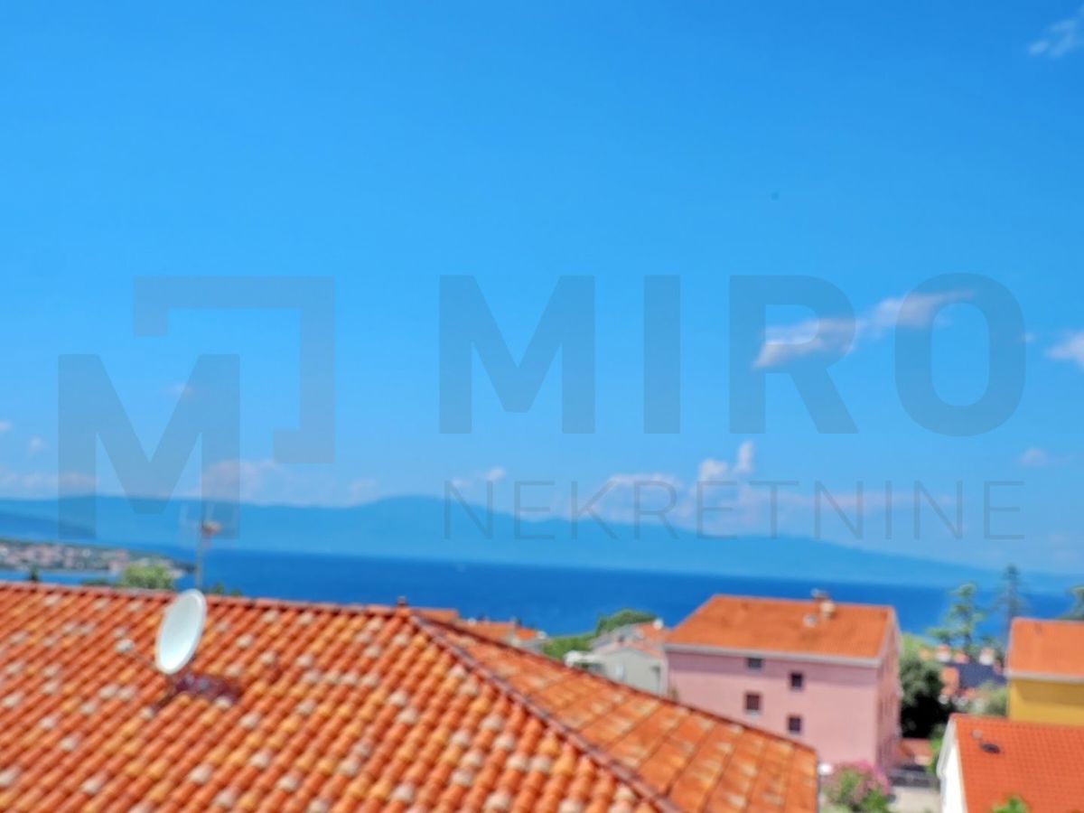 Malinska, novogradnja, prostoren apartma z vrtom, PRODAJA!