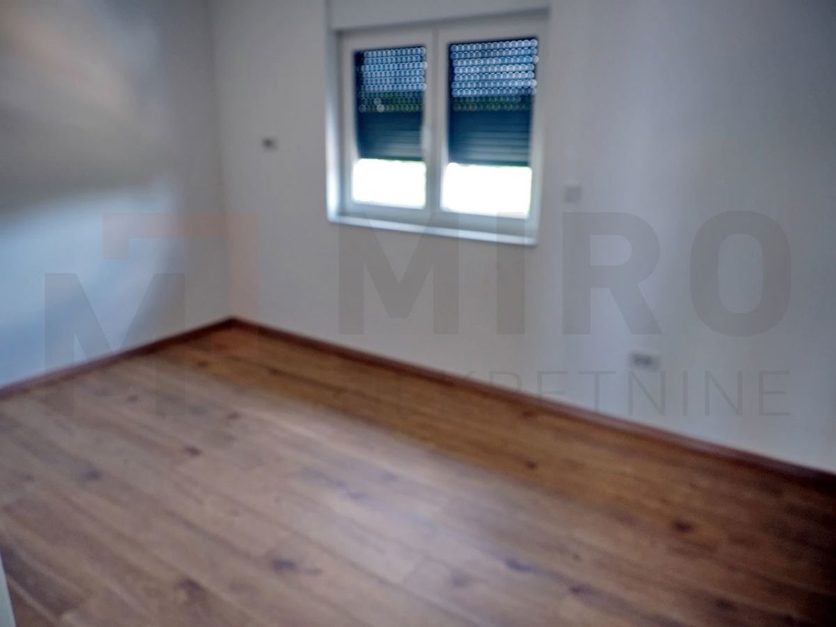 Malinska, novogradnja, prostoren apartma z vrtom, PRODAJA!