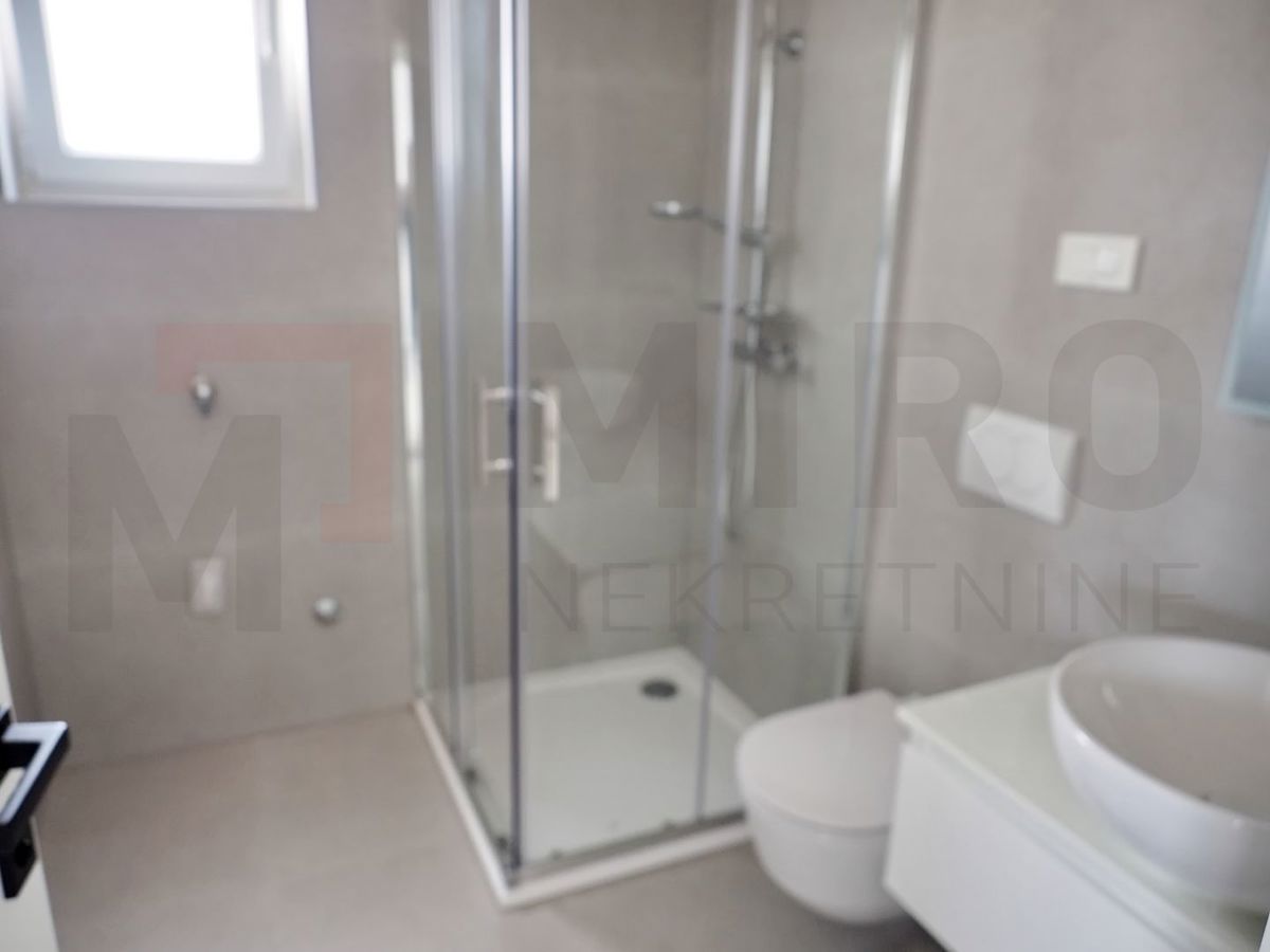 Malinska, novogradnja, prostoren apartma z vrtom, PRODAJA!