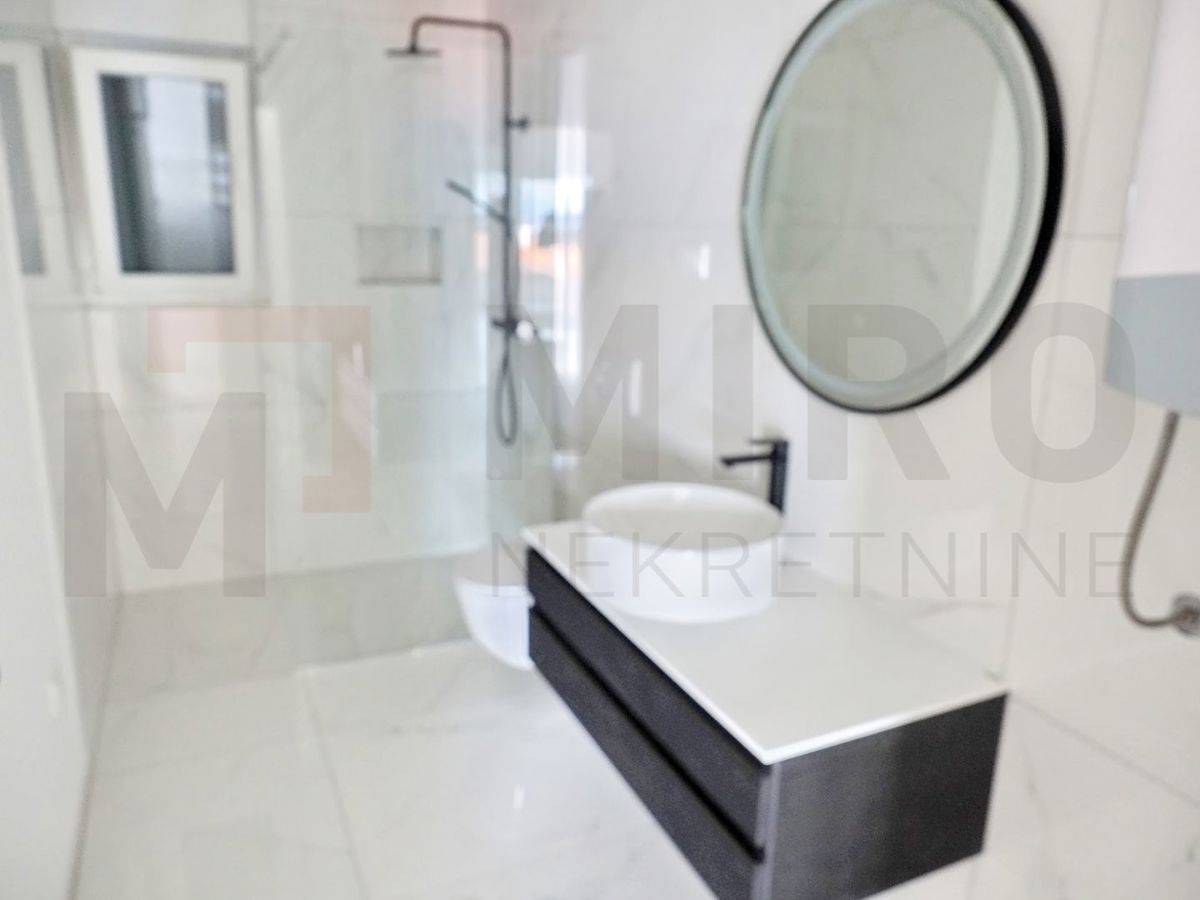 Malinska, novogradnja, prostoren apartma z vrtom, PRODAJA!