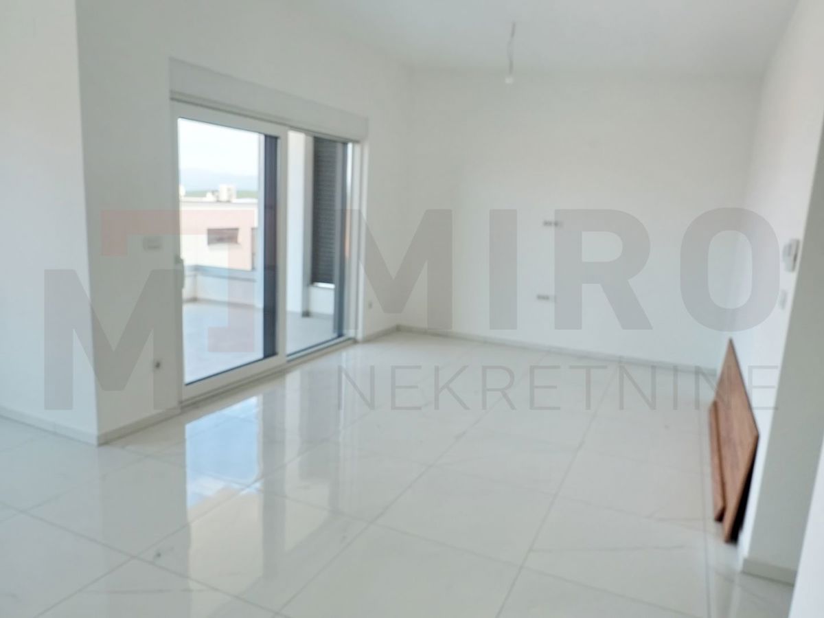 Malinska, novogradnja, prostoren apartma z vrtom, PRODAJA!