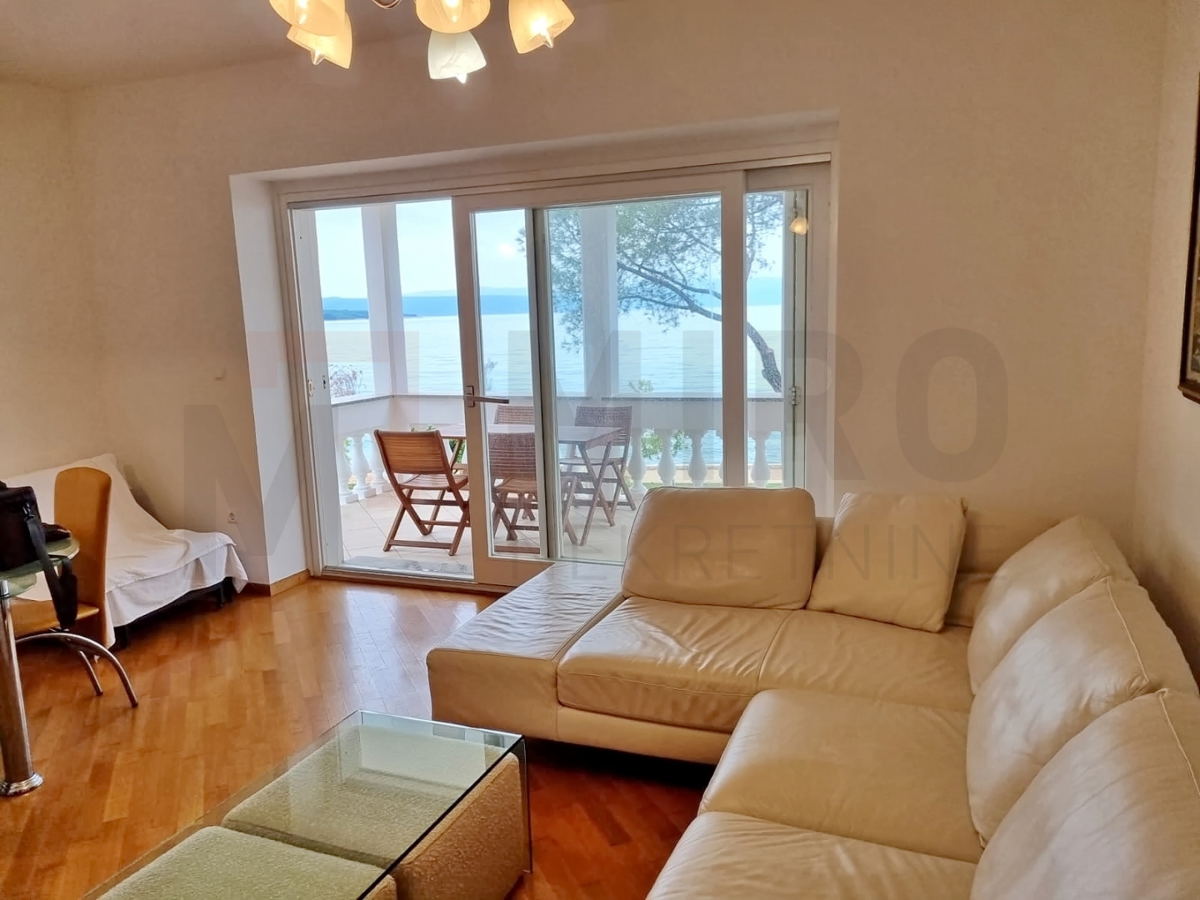 Malinska, komforten apartma prva vrsta do morja, PRODAJA!