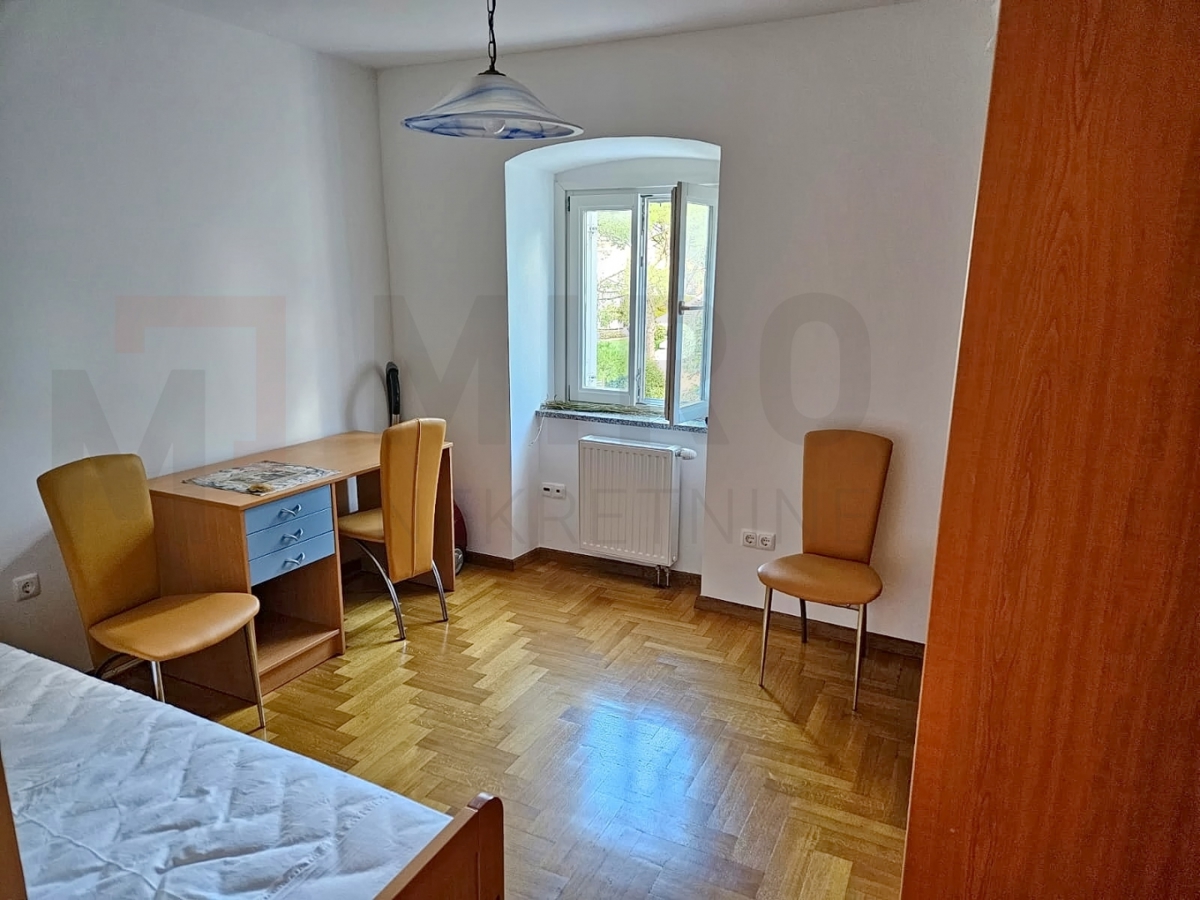 Malinska, komforten apartma prva vrsta do morja, PRODAJA!