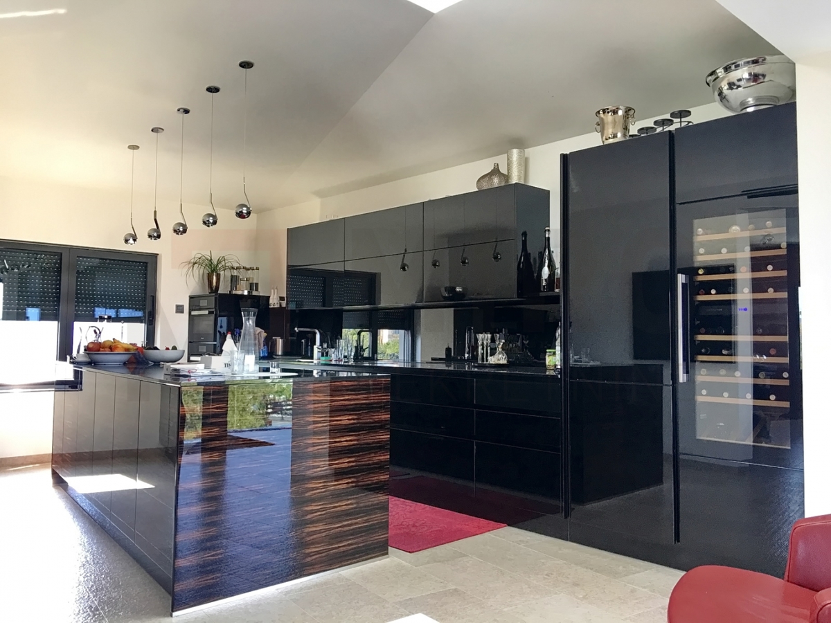 Malinska, ekskluzivni penthouse z bazenom na odlični lokaciji 80 m od morja!