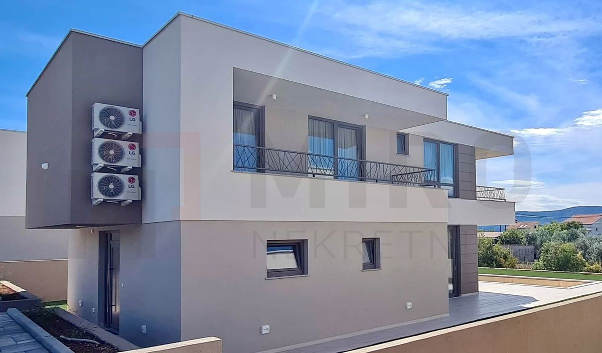 Krk, širše območje, ekskluzivna vila z bazenom in pogledom na morje, PRODAJA!