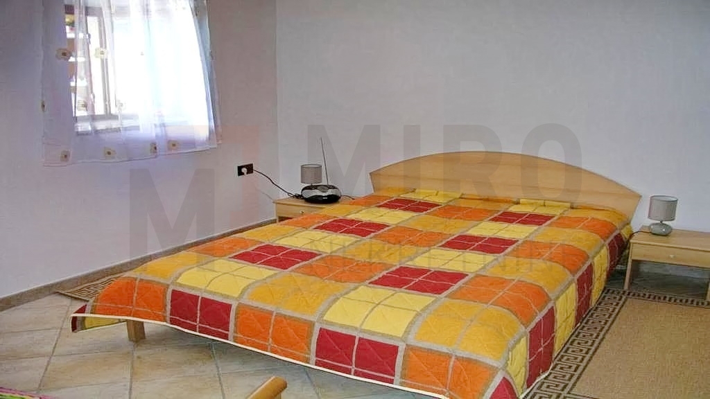 Malinska, hiša z 2 apartmajema, prva vrsta do morja, PRODAJA!