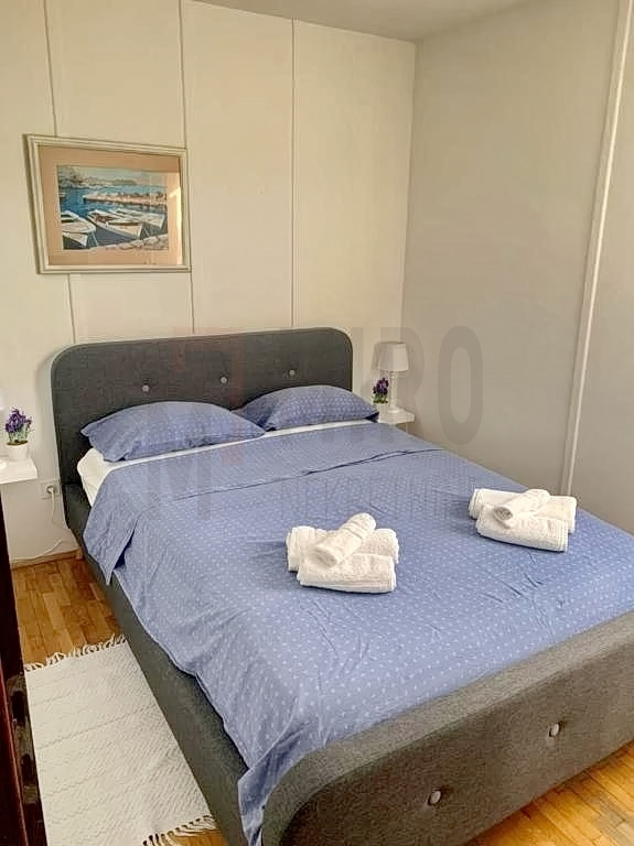 Malinska, apartmajska hiša z velikim vrtom na odlični lokaciji 250 m od morja!