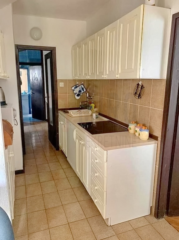 Malinska, apartmajska hiša z velikim vrtom na odlični lokaciji 250 m od morja!